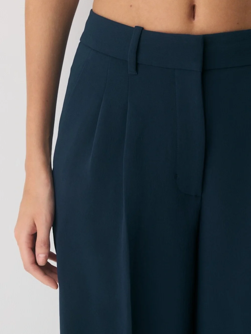 Aritzia effortless pant
